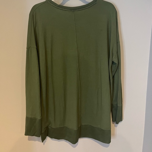 Green sweater - Picture 2 of 2